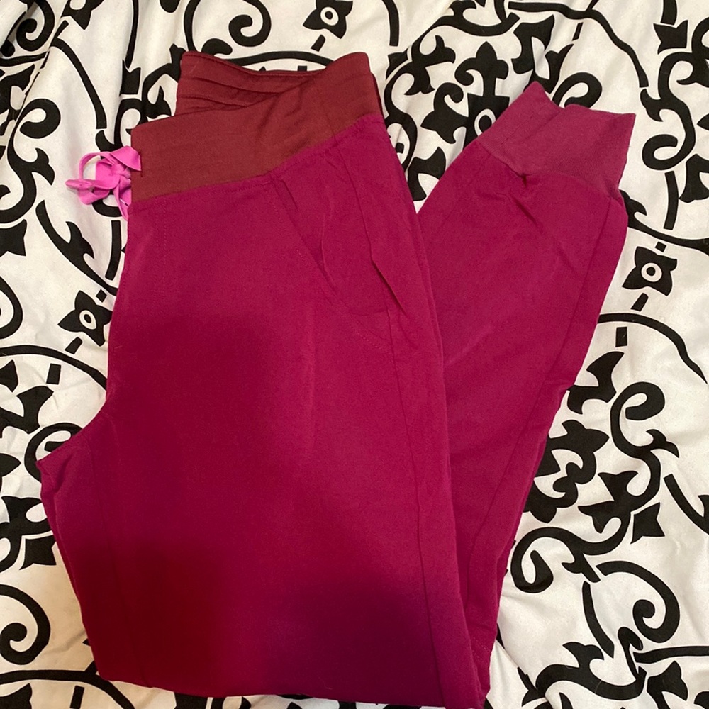 Figs scrubs pant XS Petite Dark Magenta Zamora jogger